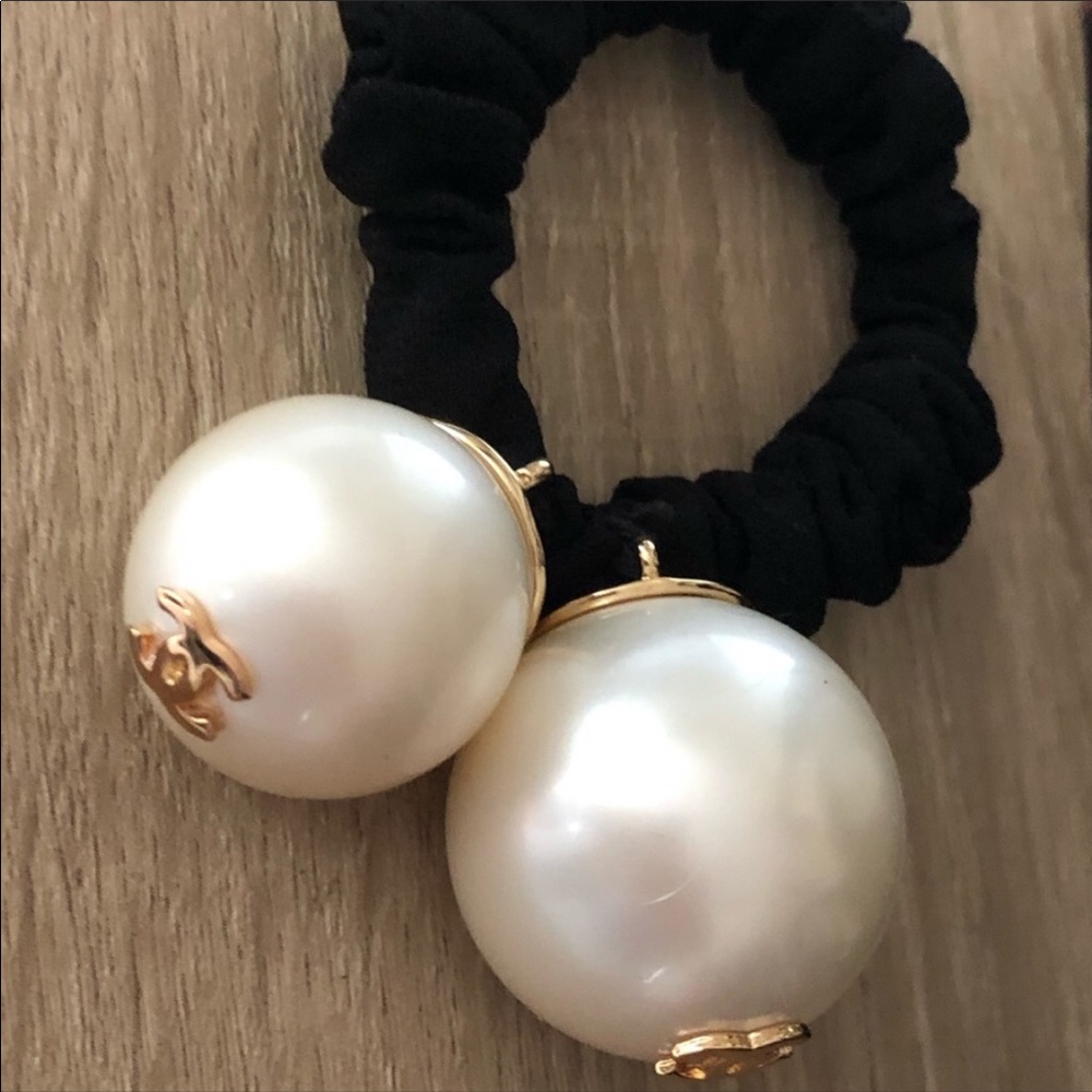 Authentic Chanel double jumbo pearl hair scrunchy